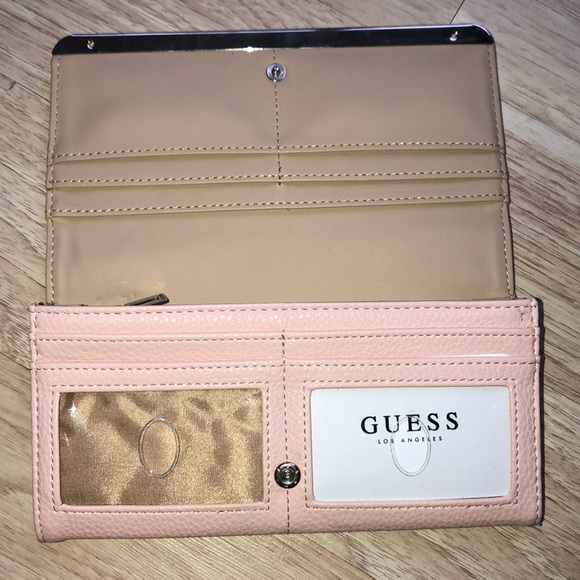 Guess🌸👛 - Picture 3 of 5